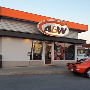 Meet your Posher, Gérante